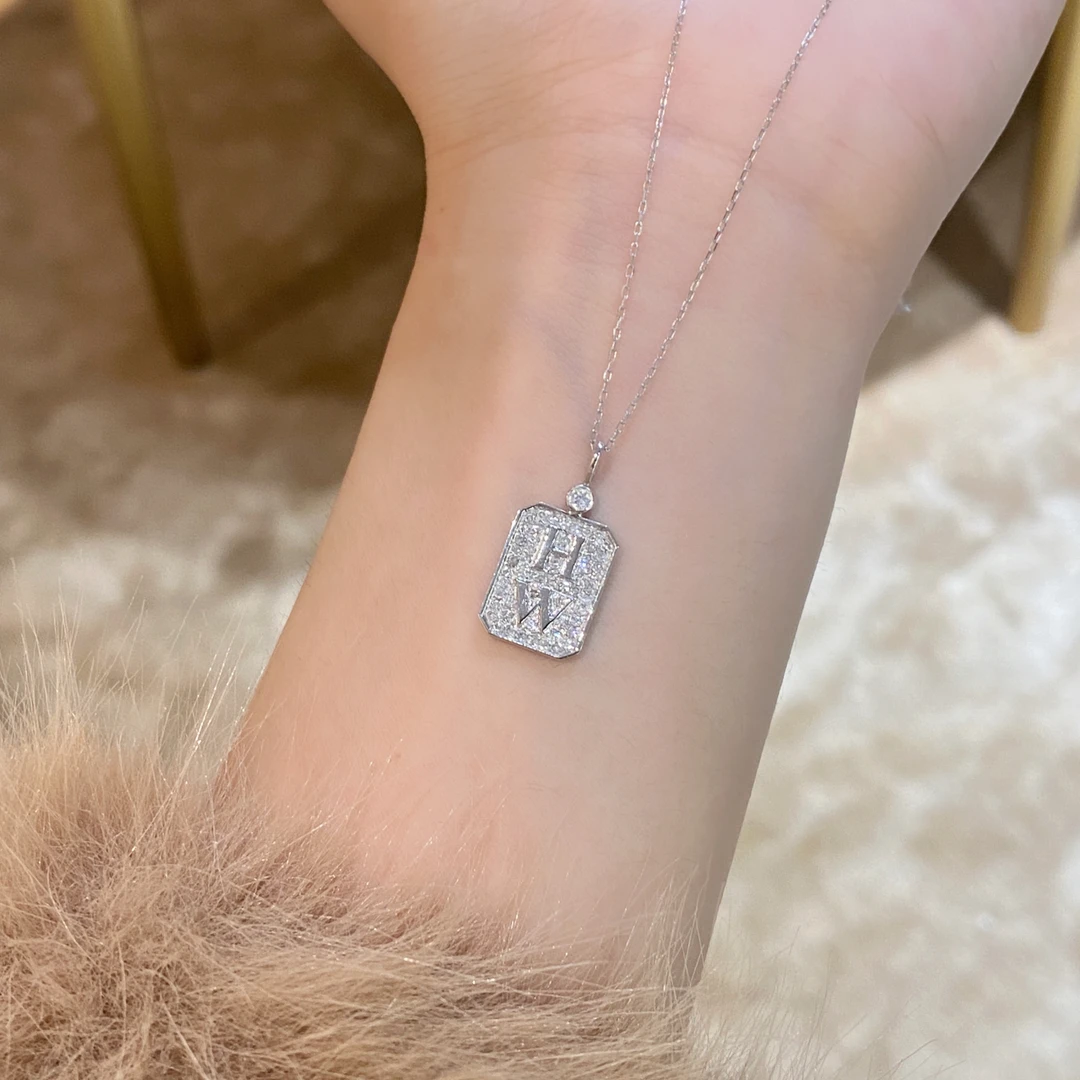 【六言精选】重金01676 HW方牌吊坠（不含链）ZSDZ