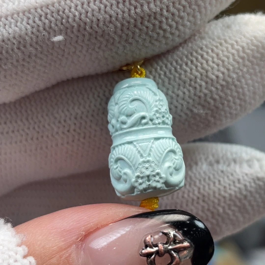 绿松石未镶嵌挂件