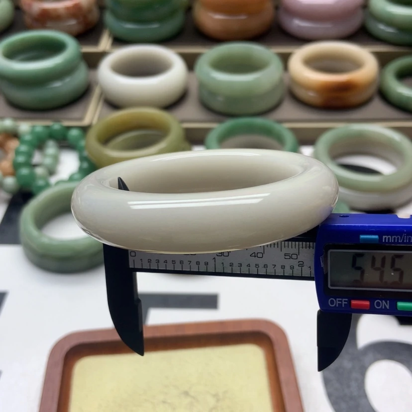 【闪购商品】石英质玉手镯合金