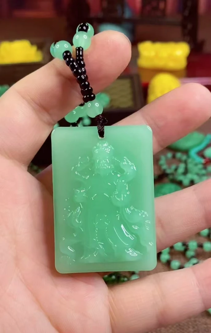 1.浅绿飘带财神吊坠经典