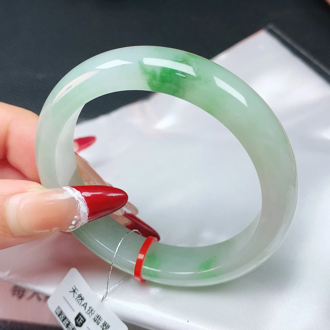 翡翠手镯未镶嵌51圈