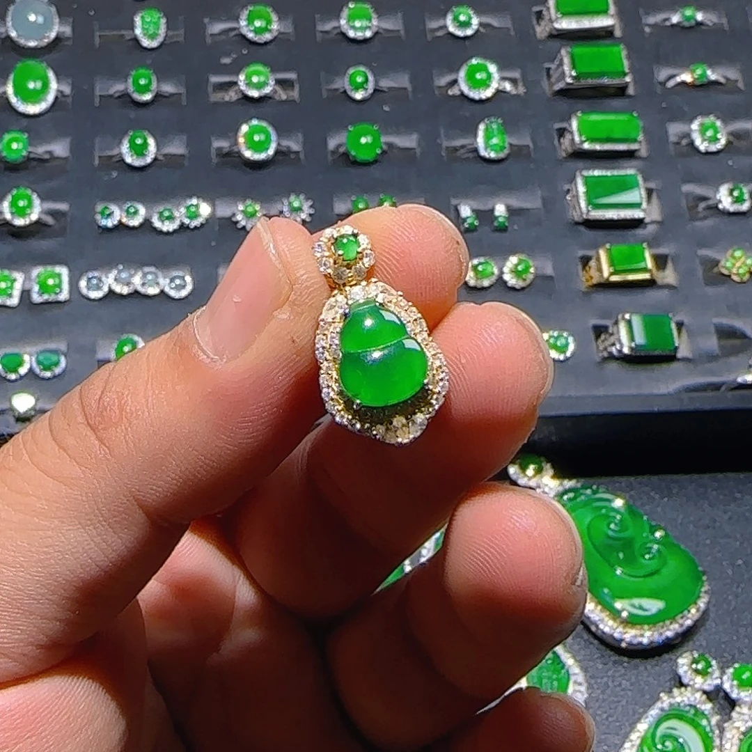 翡翠银S925镀金镶嵌颈饰