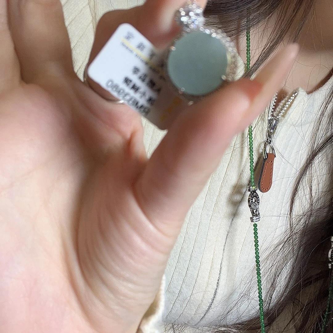 翡翠未镶嵌颈饰无事牌