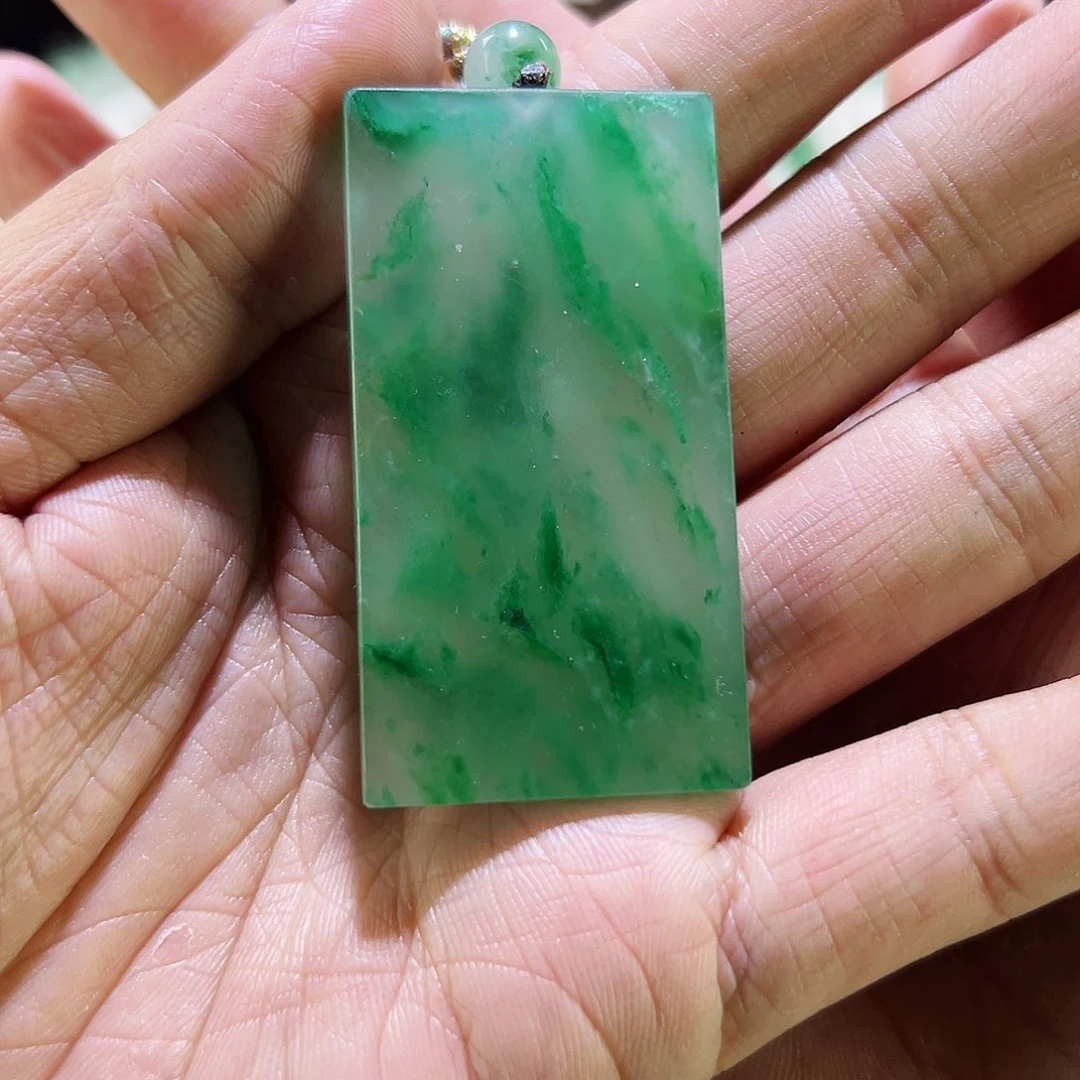 石英质玉颈饰未镶嵌无事牌31×59×6毫米