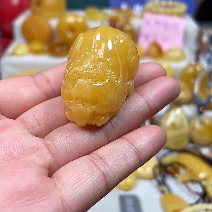 未镶嵌琥珀裸石焦皮料貔貅