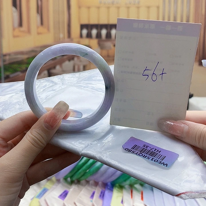 翡翠手镯未镶嵌Vvv