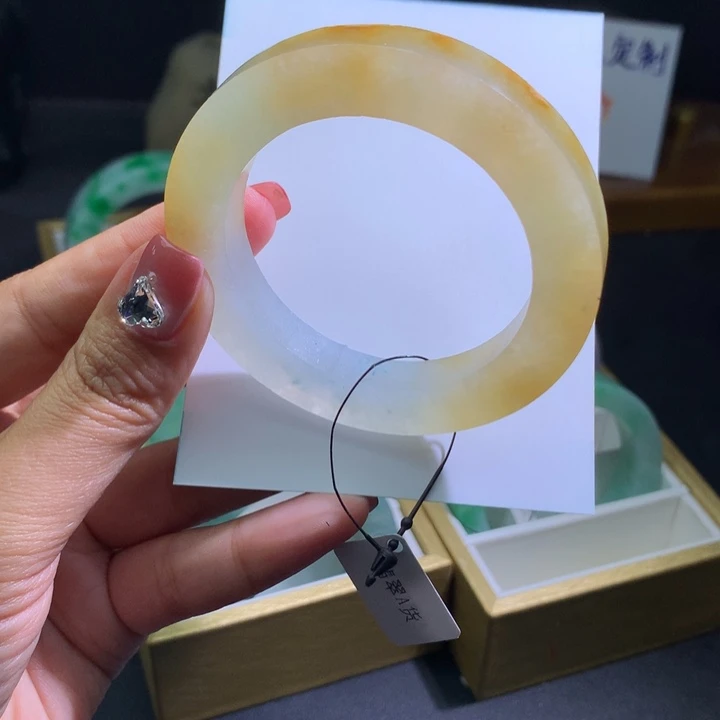 定制翡翠未镶嵌翡翠手镯