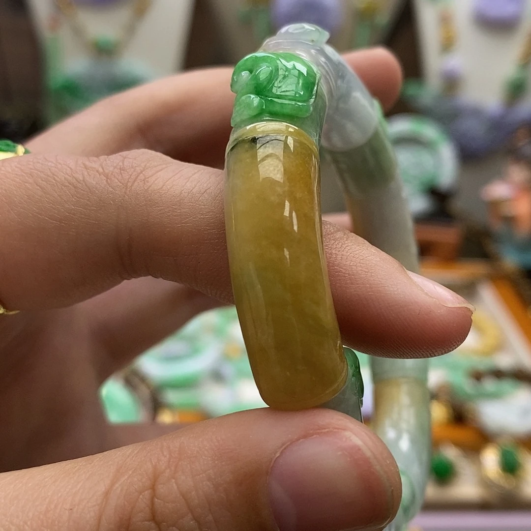 翡翠未镶嵌颈饰手链