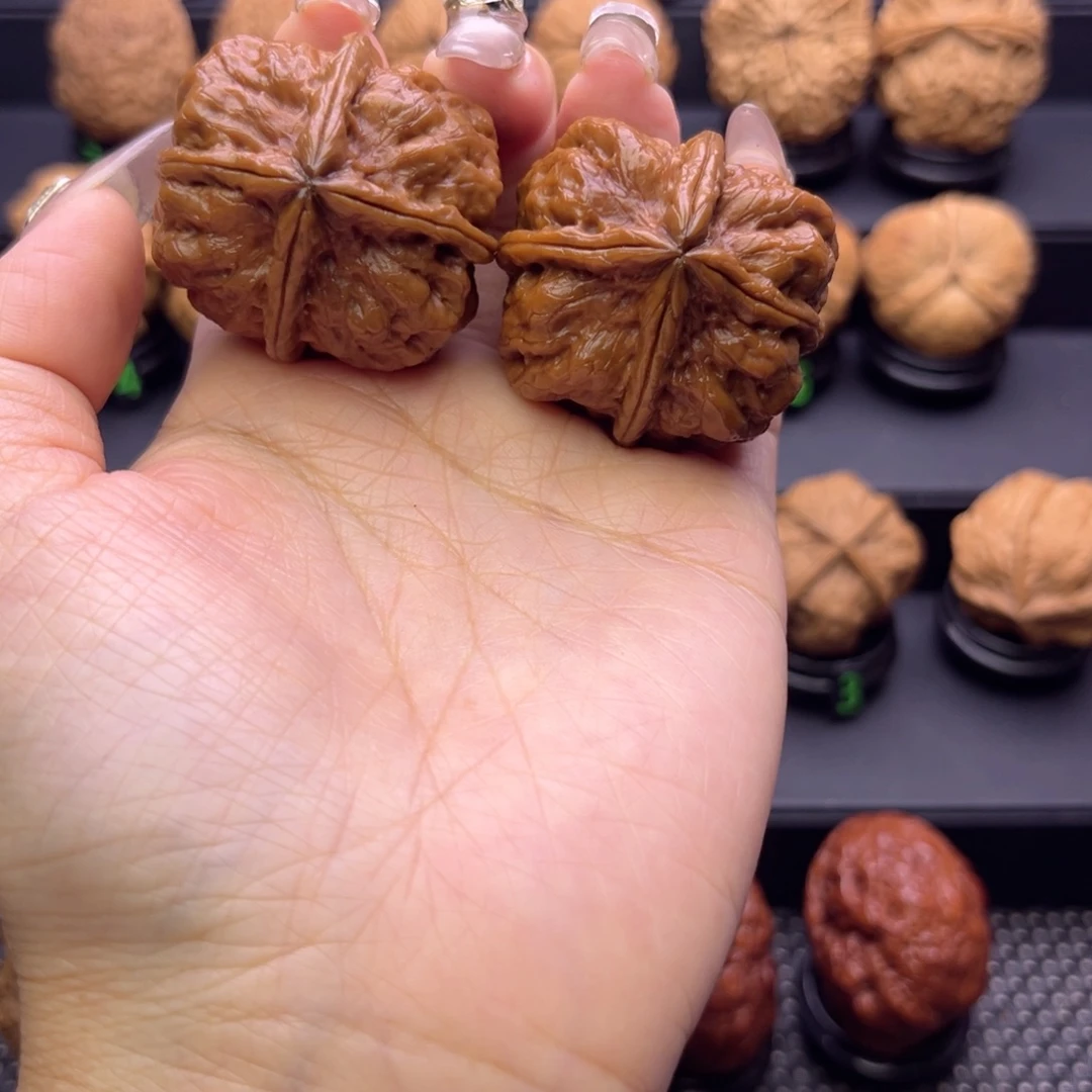 文玩核桃吊坠蟾王十八包
