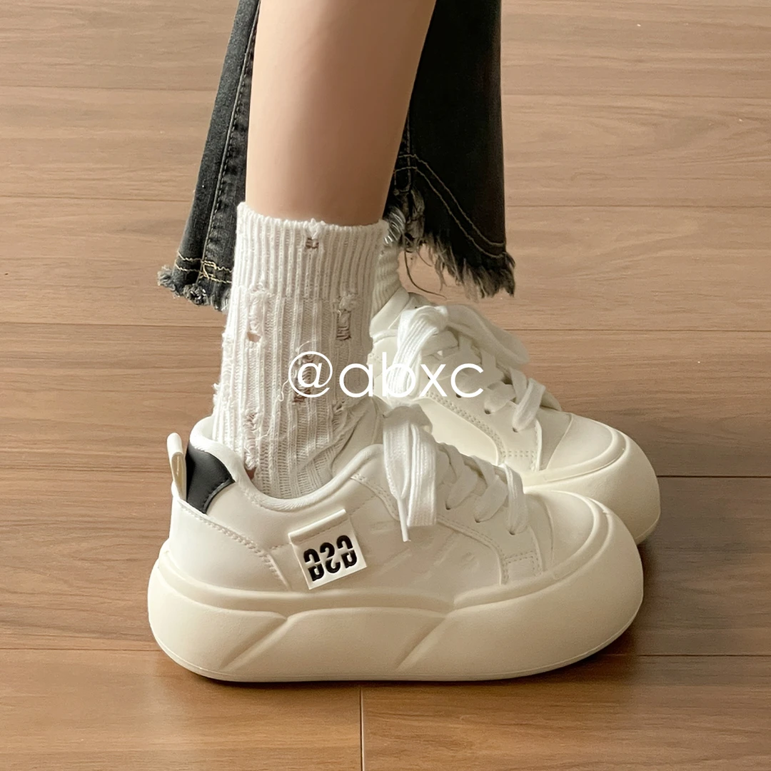 早春新品2026炸街厚底小白鞋女面包鞋阔腿裤专用鞋子百搭款板鞋