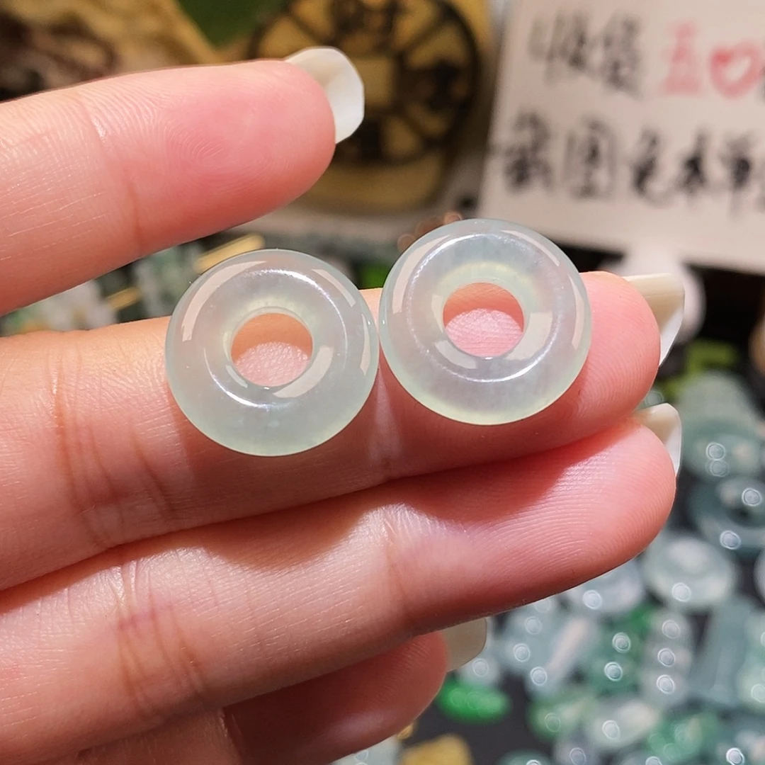 翡翠未镶嵌颈饰冰种甜甜圈
