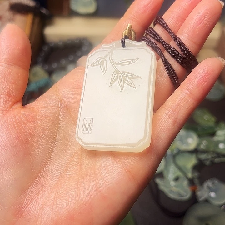 煎***鱼蛇纹石玉合金颈饰