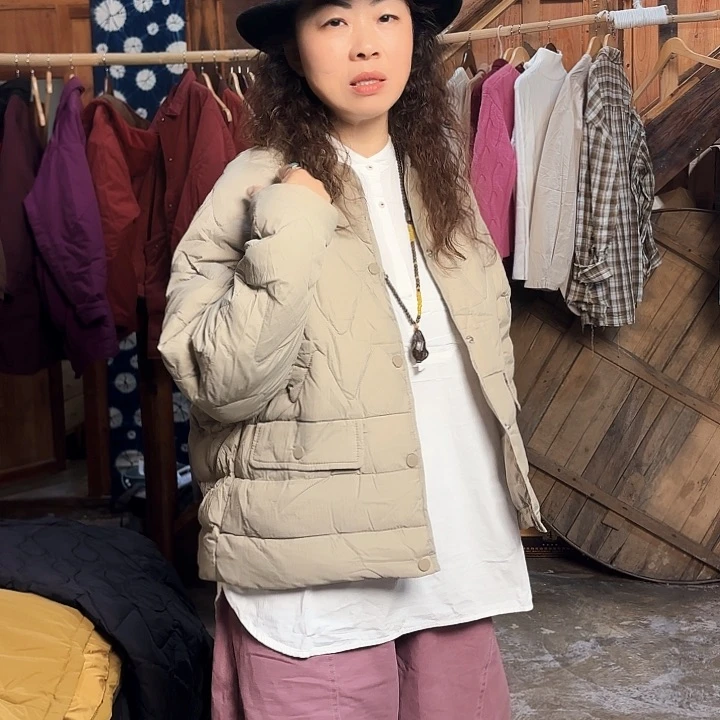 灰色白鸭绒羽绒服短款羽绒服
