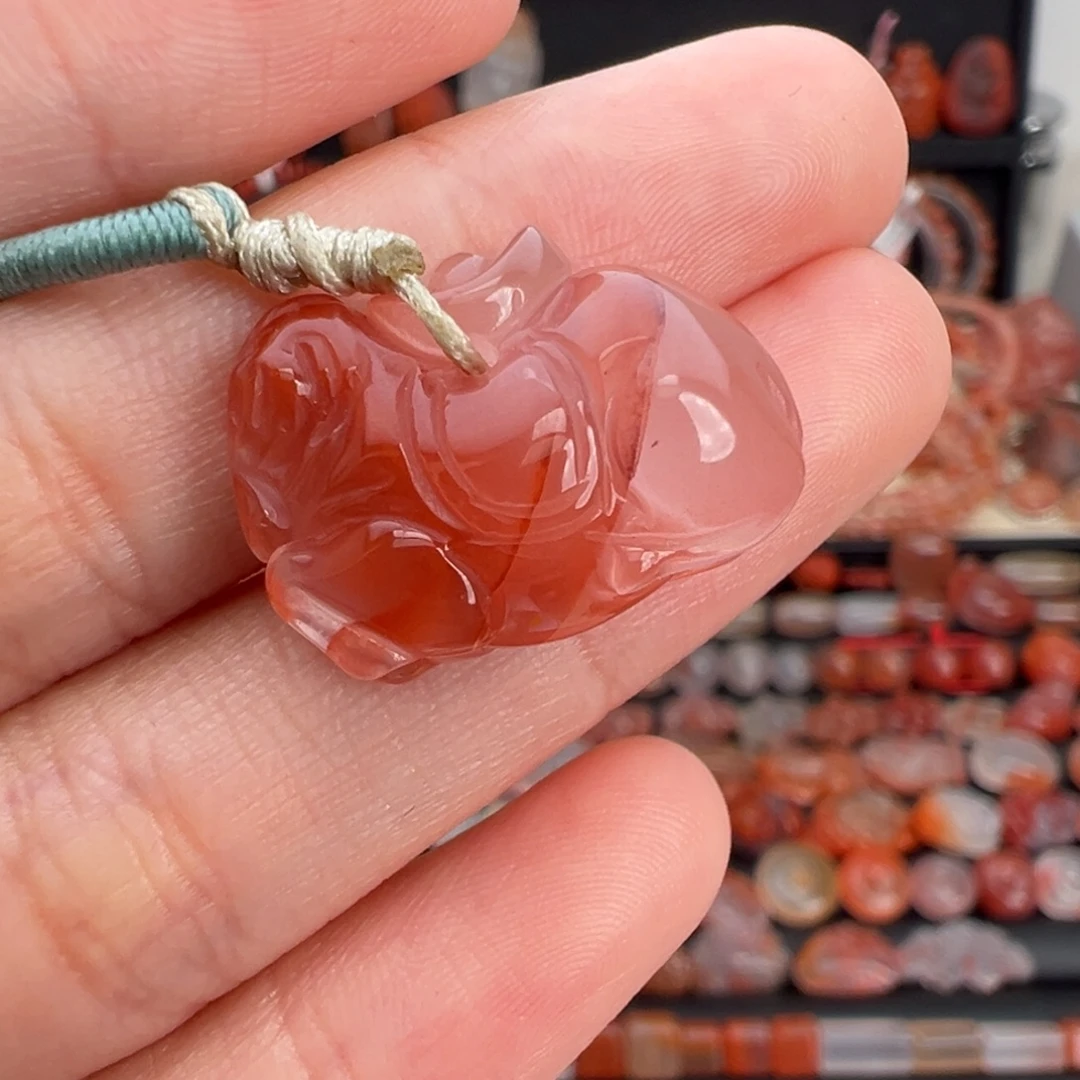 南红玛瑙未镶嵌颈饰唐马吊坠“马上有钱”