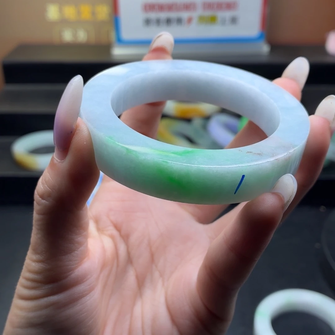 V***a定制翡翠未镶嵌翡翠