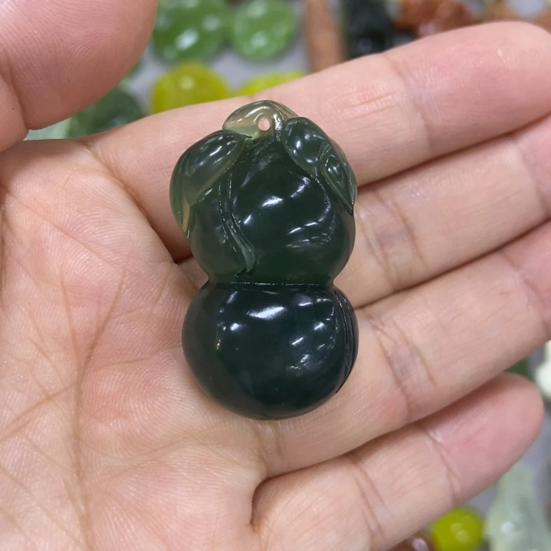 未镶嵌蛇纹石玉挂件