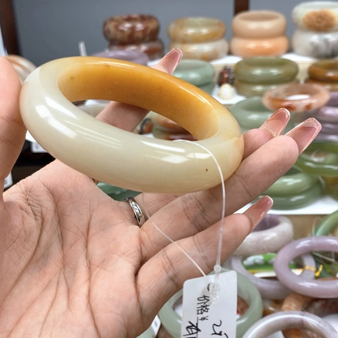 石英质玉手镯未镶嵌A****y