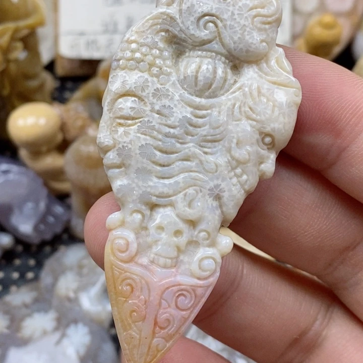 颈饰未镶嵌硅化珊瑚（珊瑚玉）