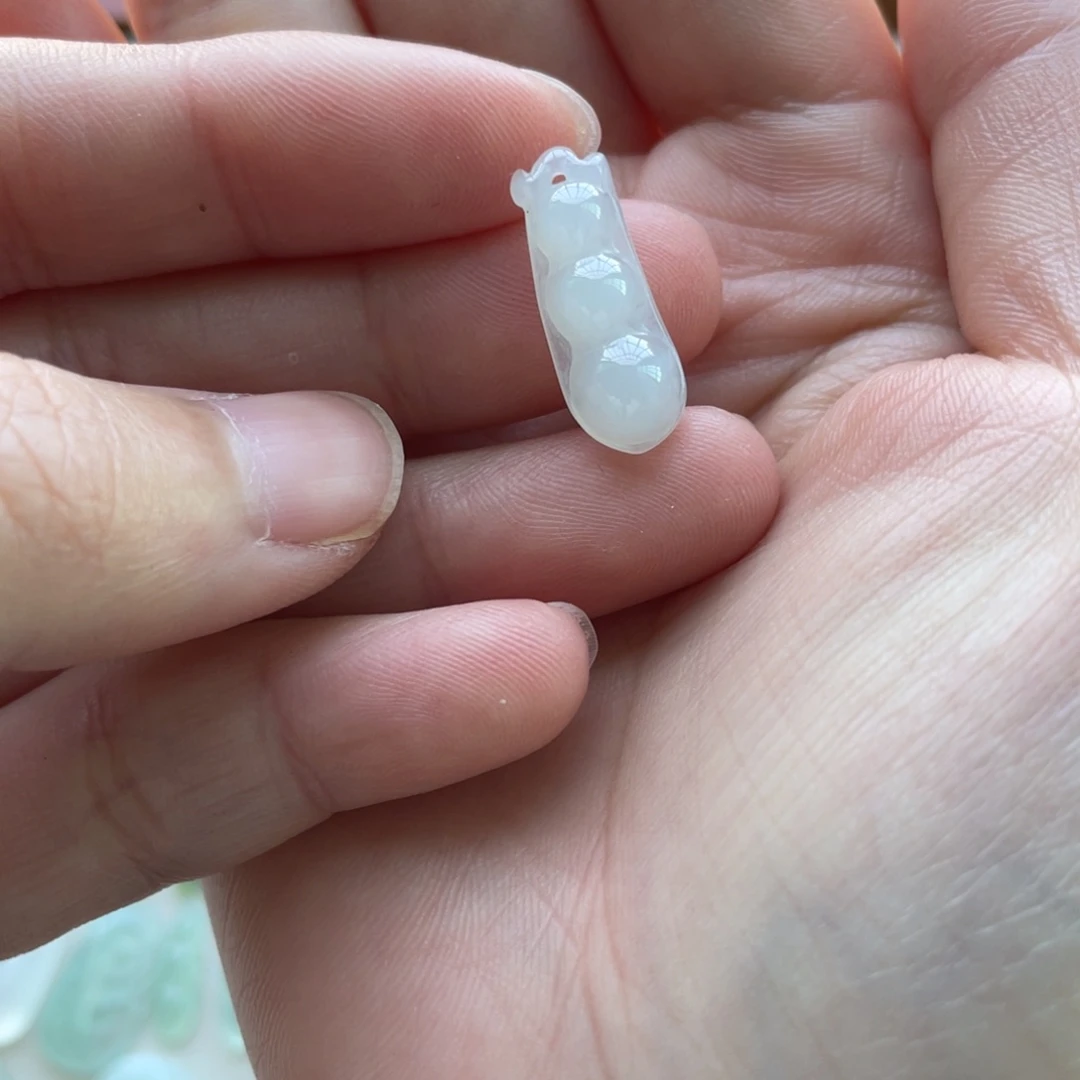 翡翠颈饰未镶嵌银扣