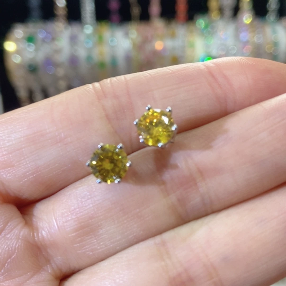 66锆石（处理）耳钉