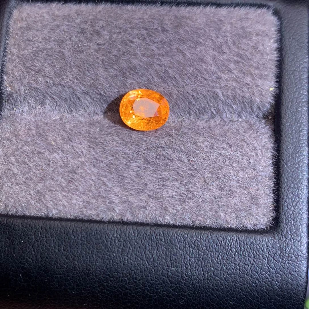 未镶嵌裸石石榴石（芬达石）2.47ct