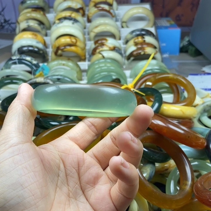 琳***达蛇纹石玉未镶嵌手镯