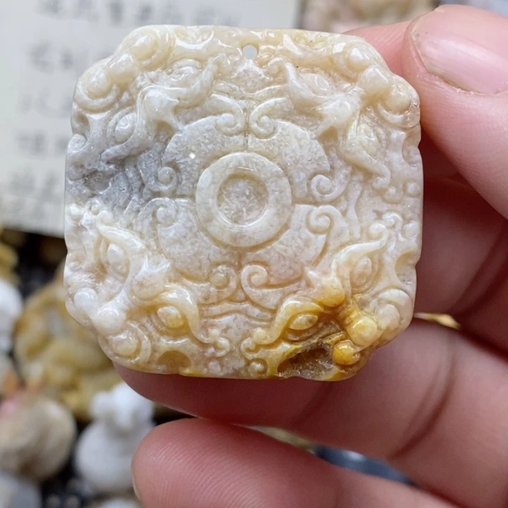 颈饰未镶嵌硅化珊瑚（珊瑚玉）