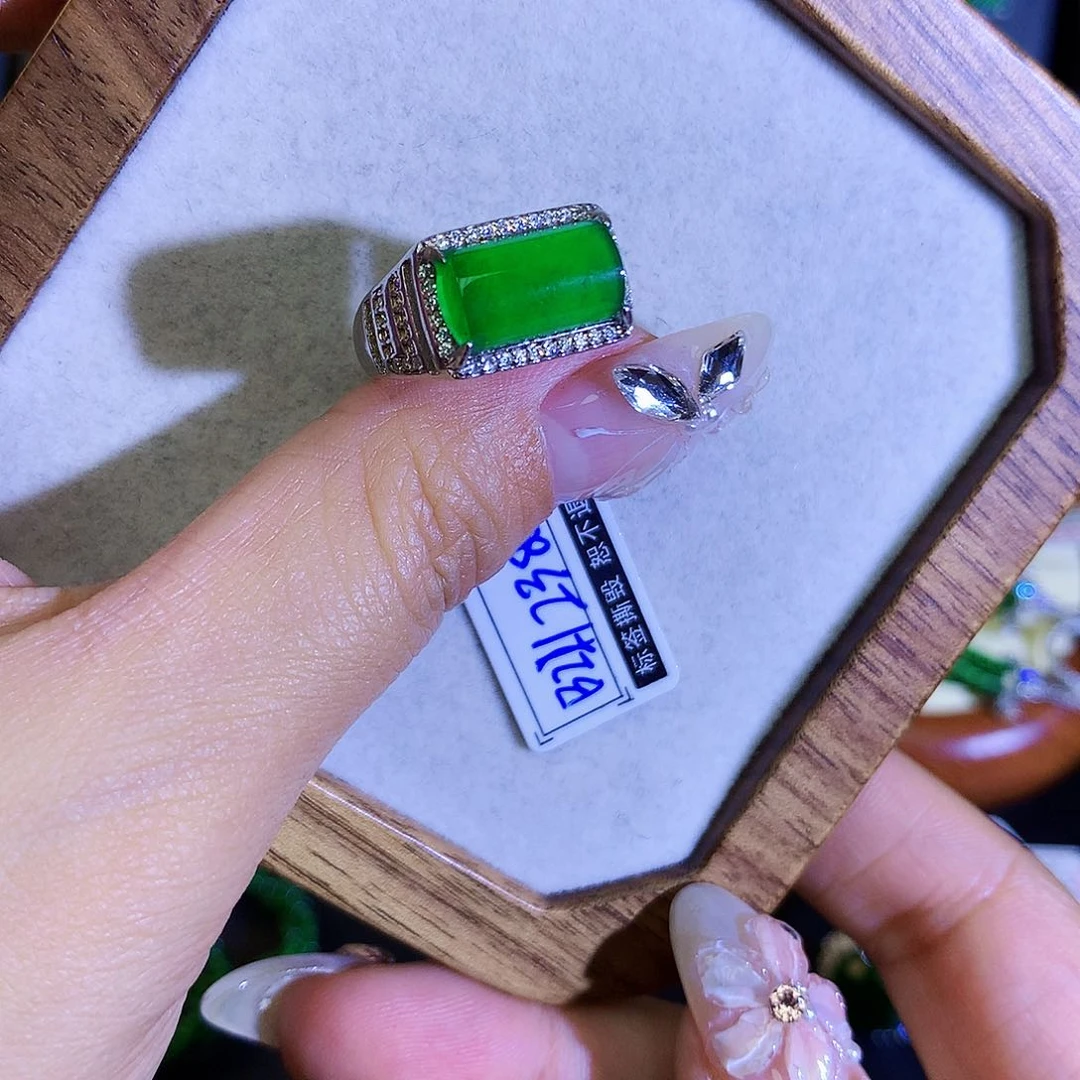 翡翠戒指银S925镶嵌天然翡翠马鞍戒指
