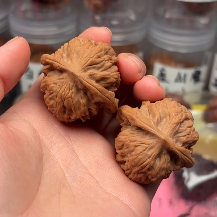 阿***棍桃核吊坠41野狼1111