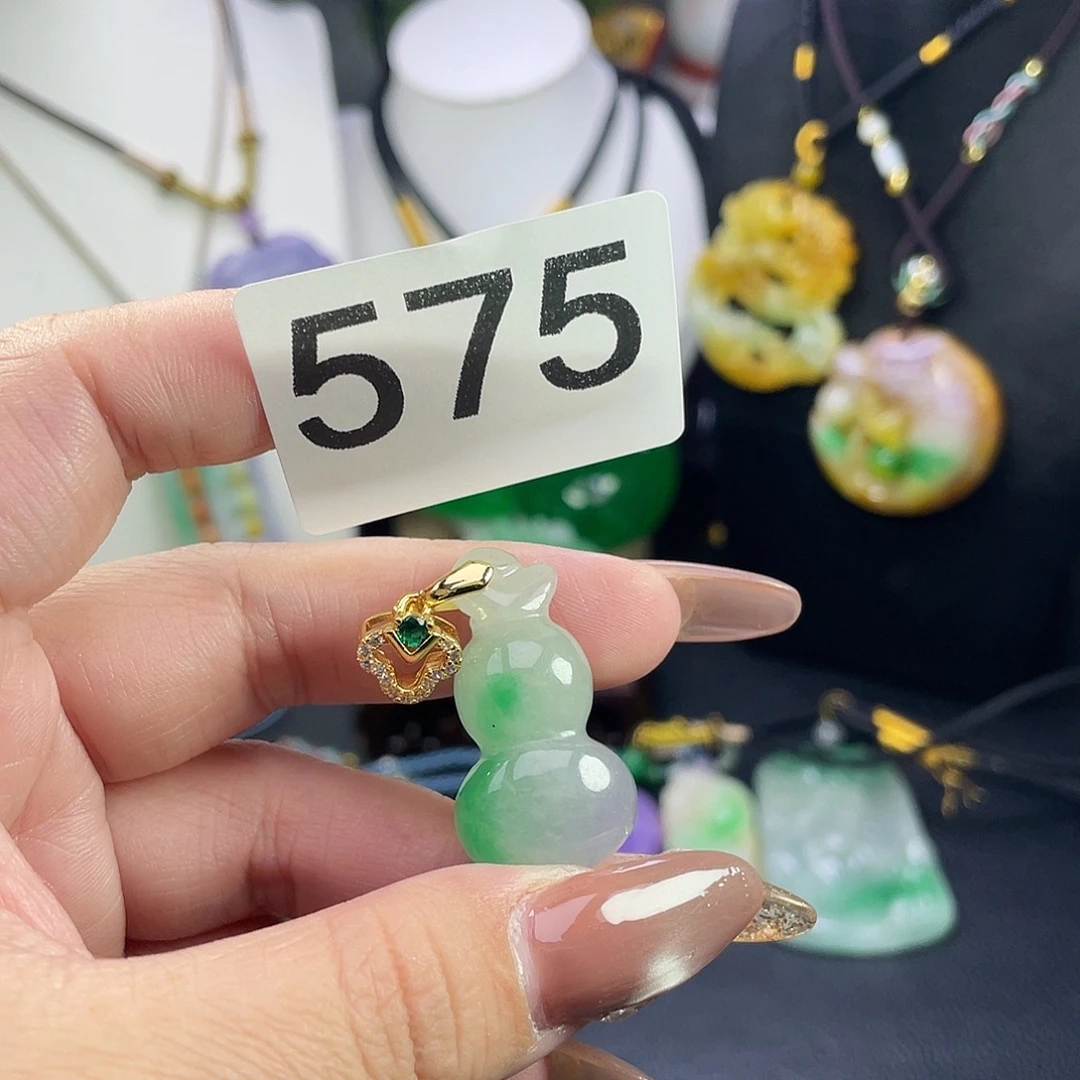 翡翠未镶嵌吊坠(赠链)