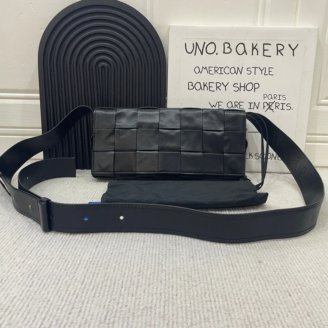 95新 LouisVuitton/路易威登 葆蝶家bv编织斜跨包