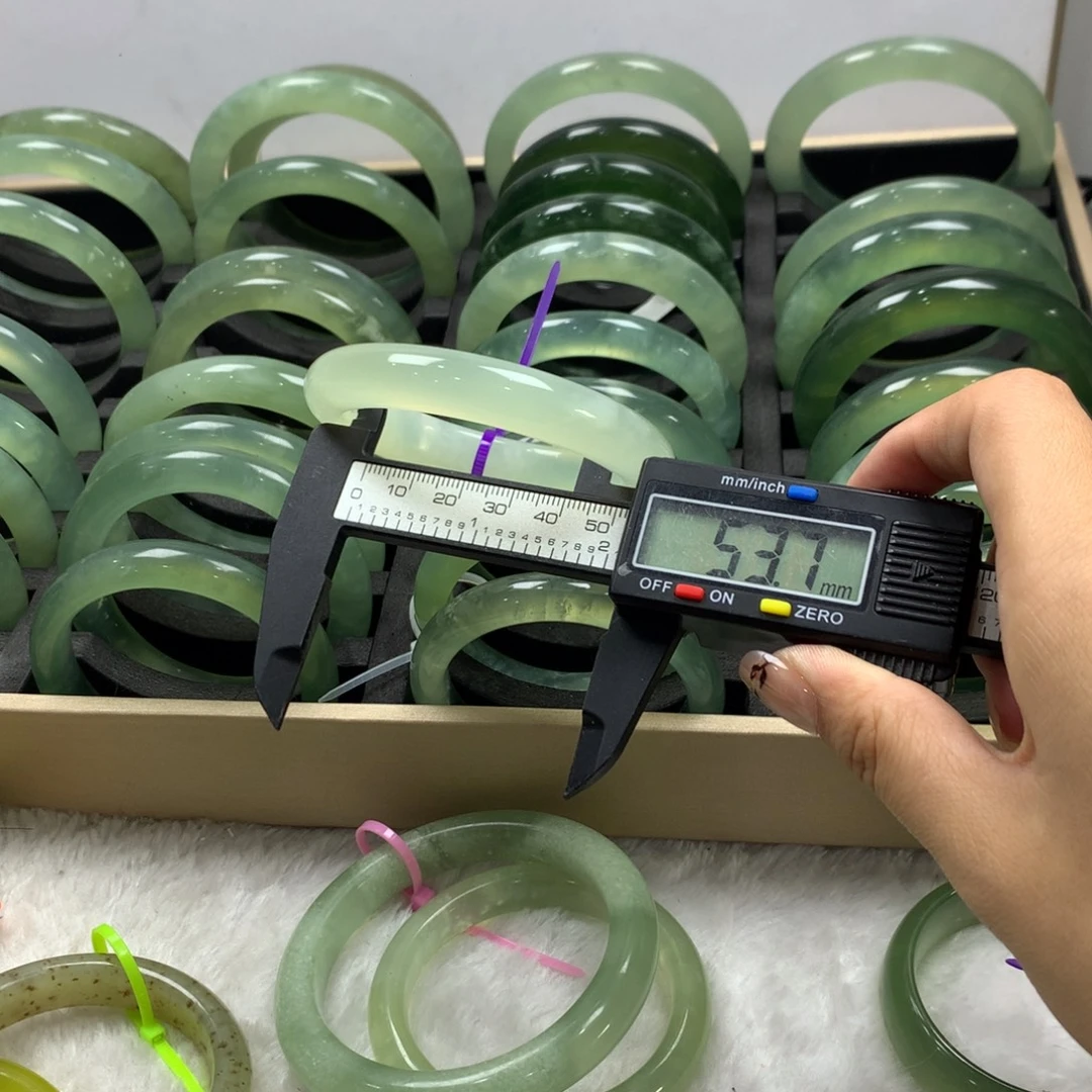 蛇纹石玉未镶嵌手镯345