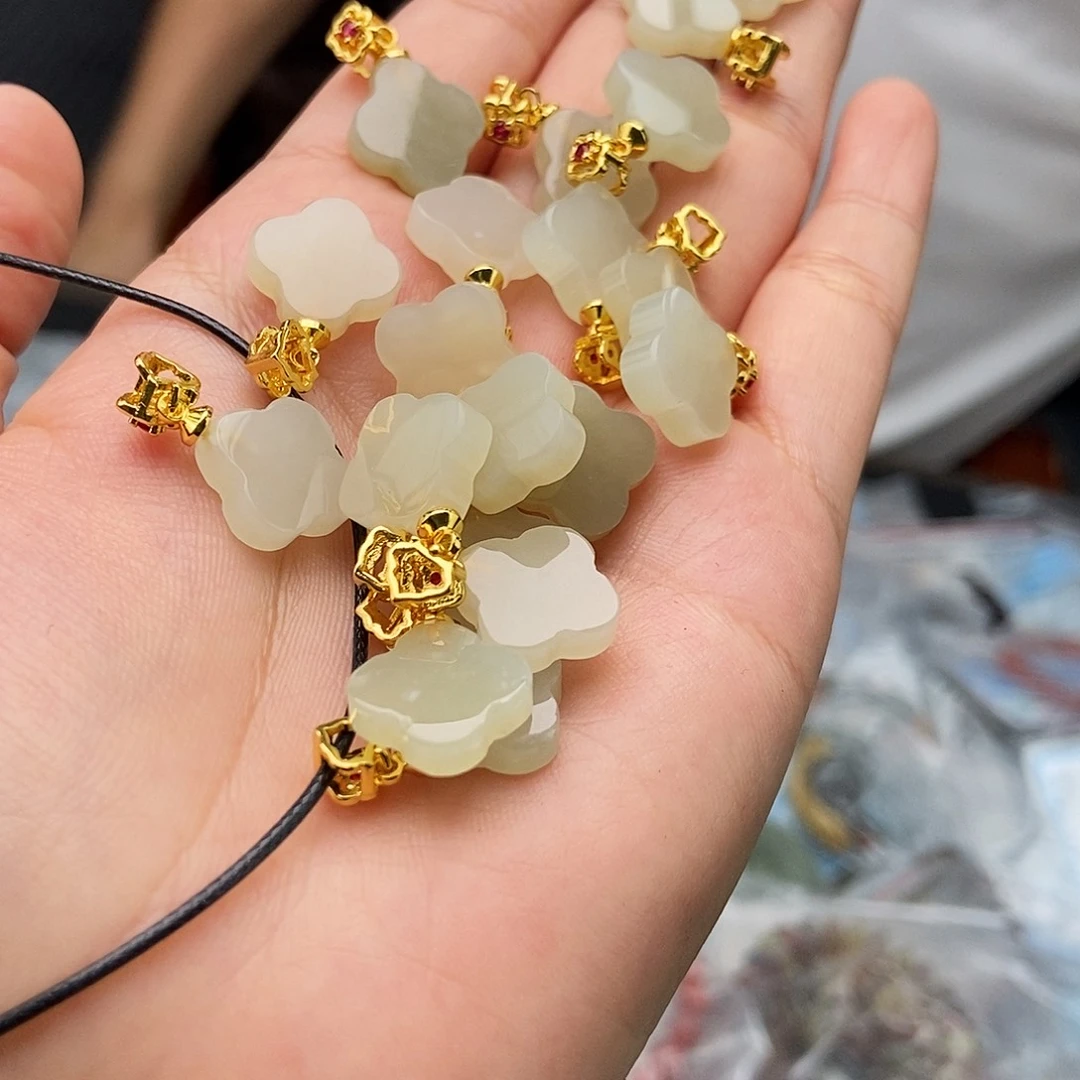 和田玉未镶嵌颈饰颜色多样性发拍一发一