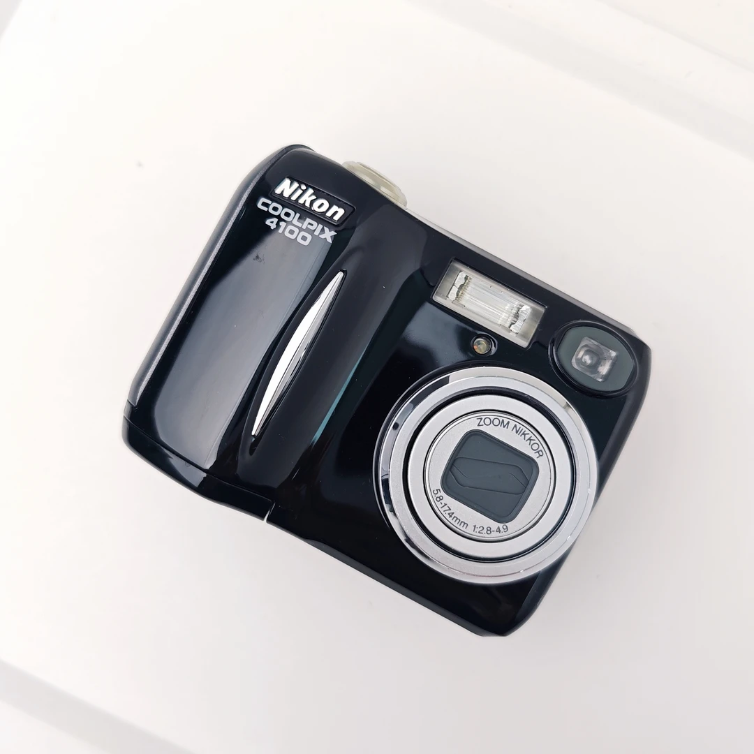 9新 Nikon/尼康 e4100 武士黑 可爱面包机复古色调需自备五号电池