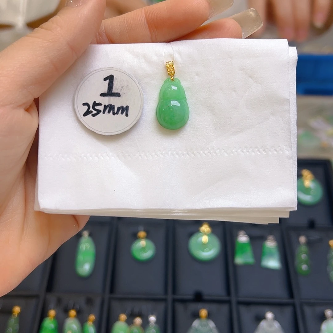 翡翠颈饰18K金镶嵌翡翠