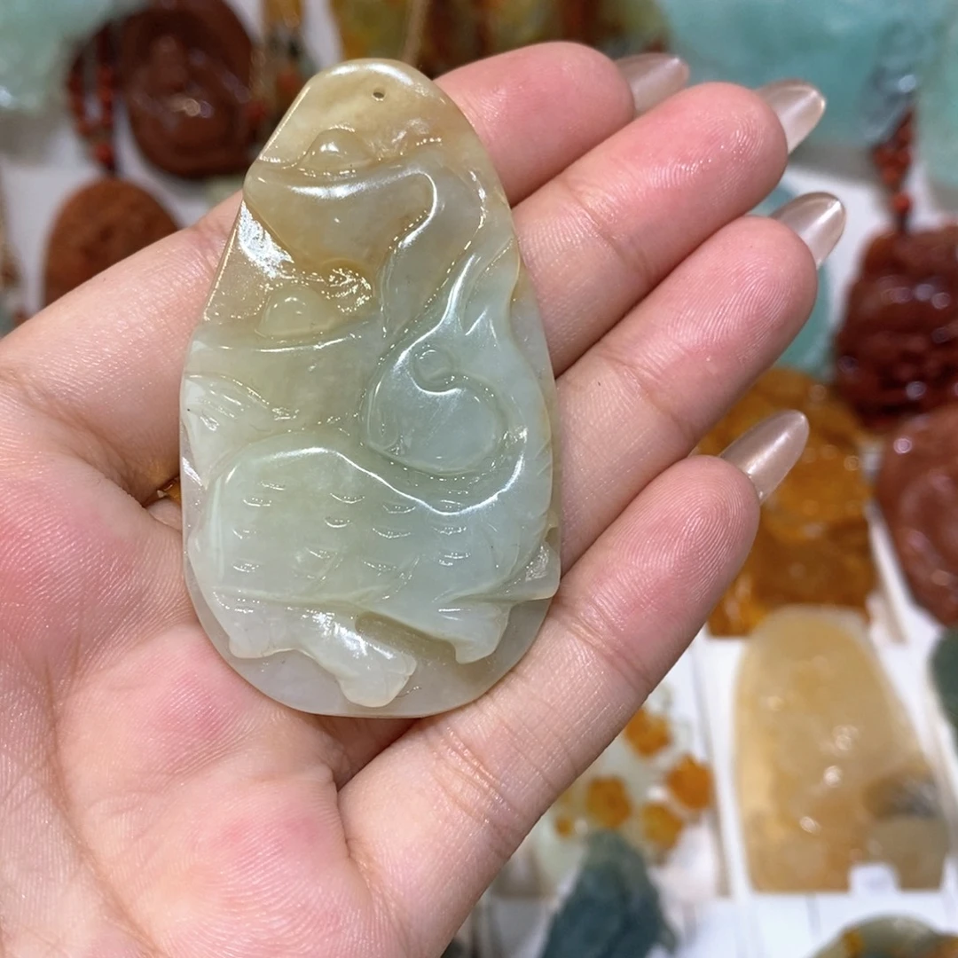 蛇纹石玉未镶嵌颈饰