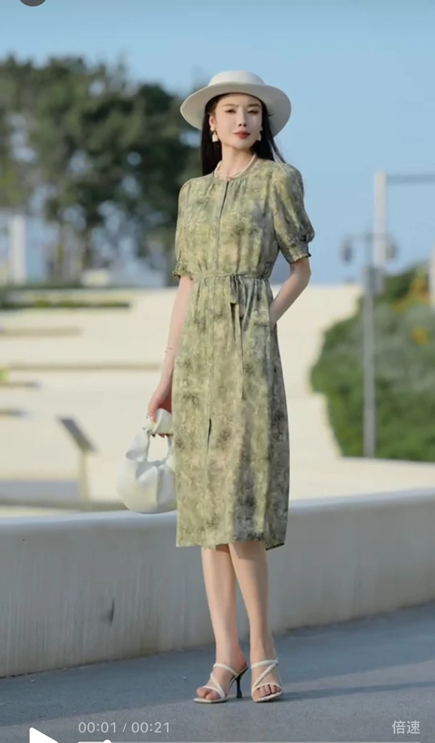 夏季新款系带收腰淡雅高级绿色碎花连衣裙女