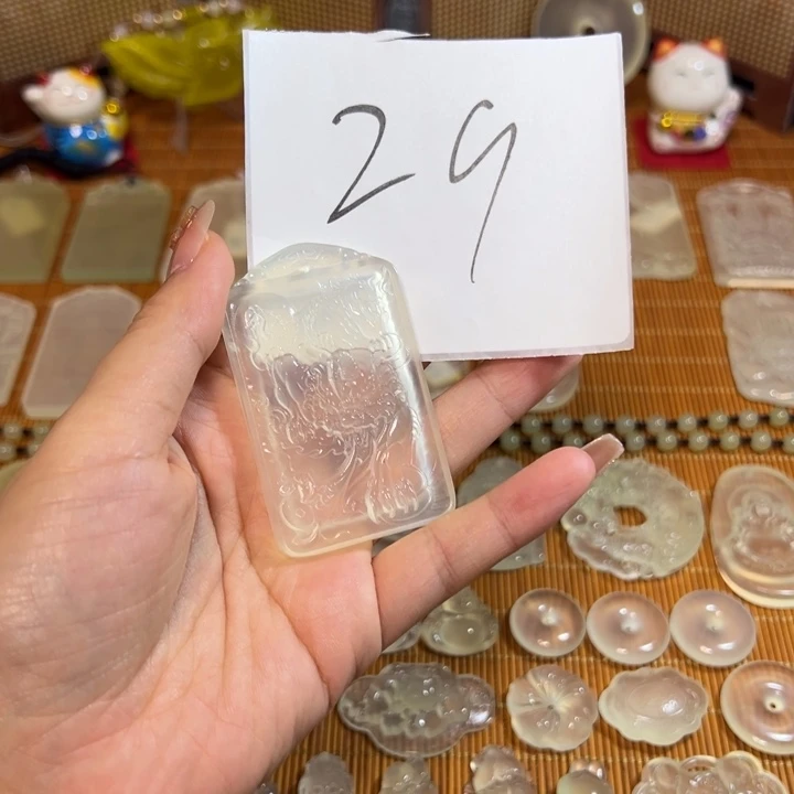 夏***风岫玉未镶嵌岫玉白冰挂件