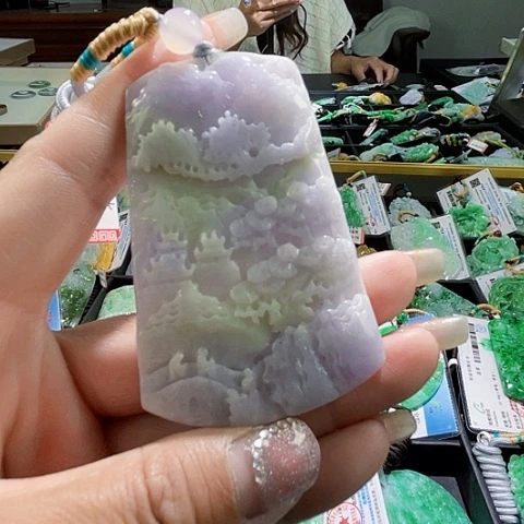 义***配翡翠未镶嵌颈饰一个