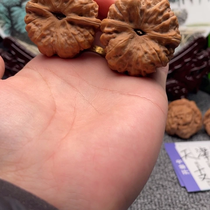 关***发核桃蛤蟆头文玩C13