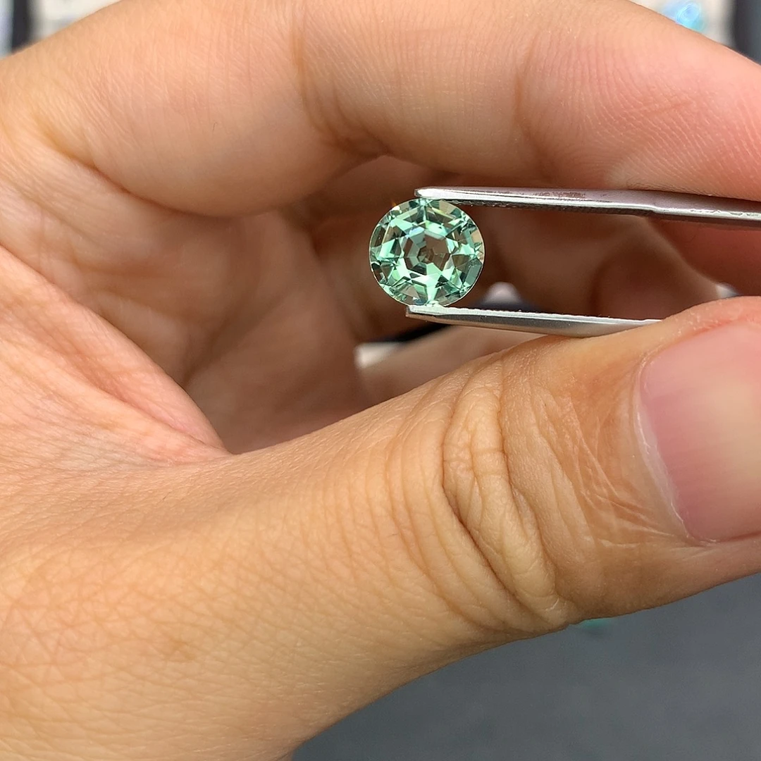 未镶嵌裸石碧玺2.3克拉全净薄荷绿