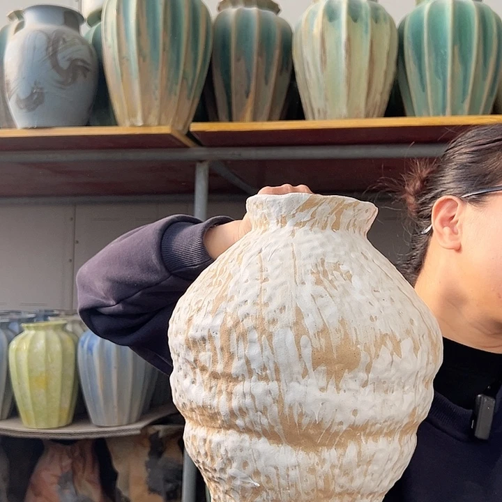 景德镇陶瓷花瓶工厂