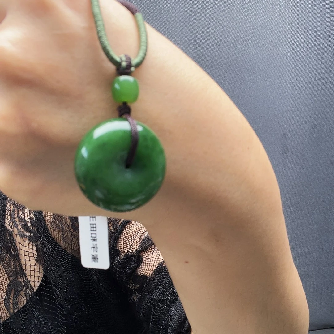 越***好和田玉未镶嵌颈饰