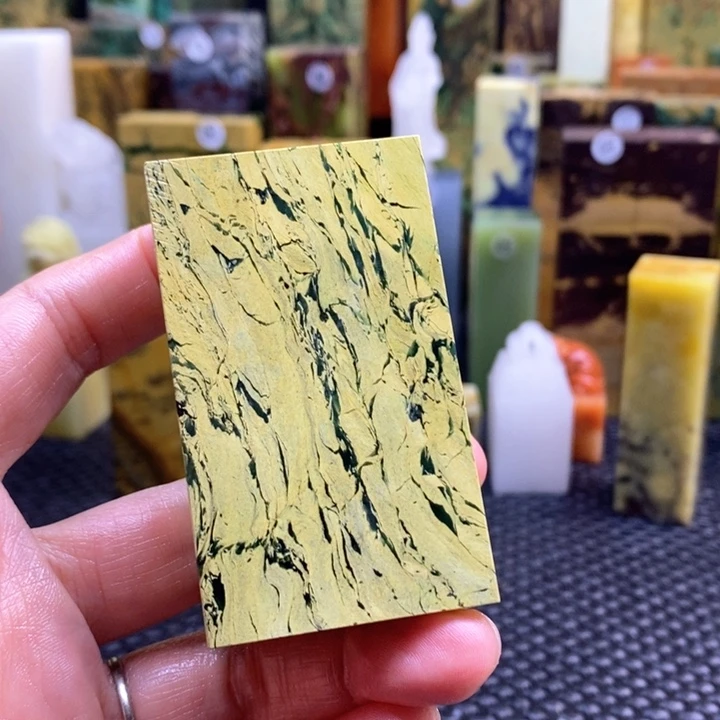 云南石东**守青田石印章石