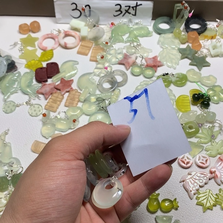 蛇纹石玉合金耳钉锦*