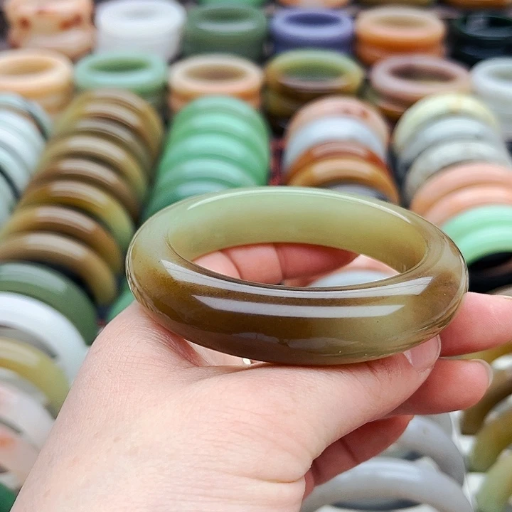 未镶嵌手镯（圆镯）石英质玉