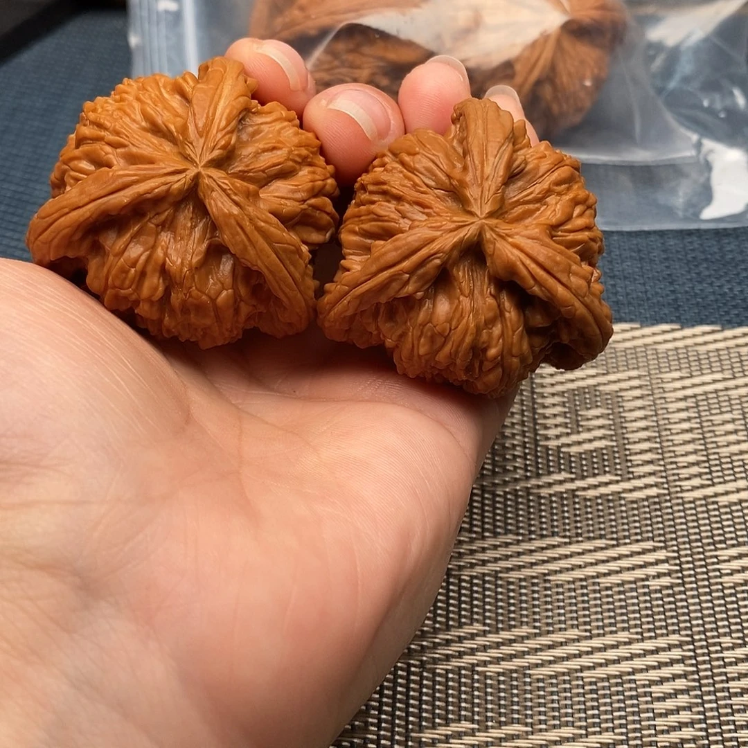 天***漫文玩核桃吊坠三棱
