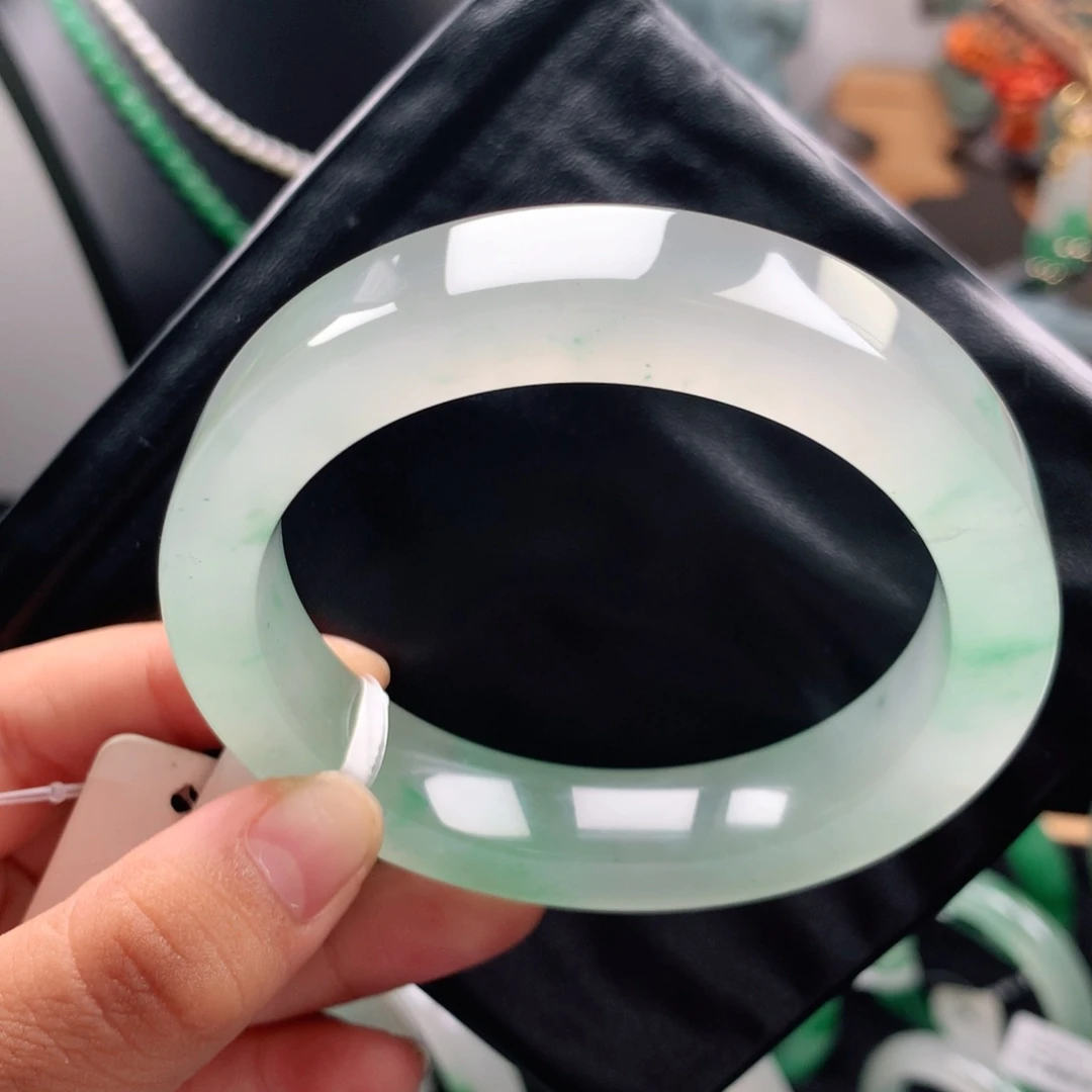 开***心石英质玉镯子未镶嵌