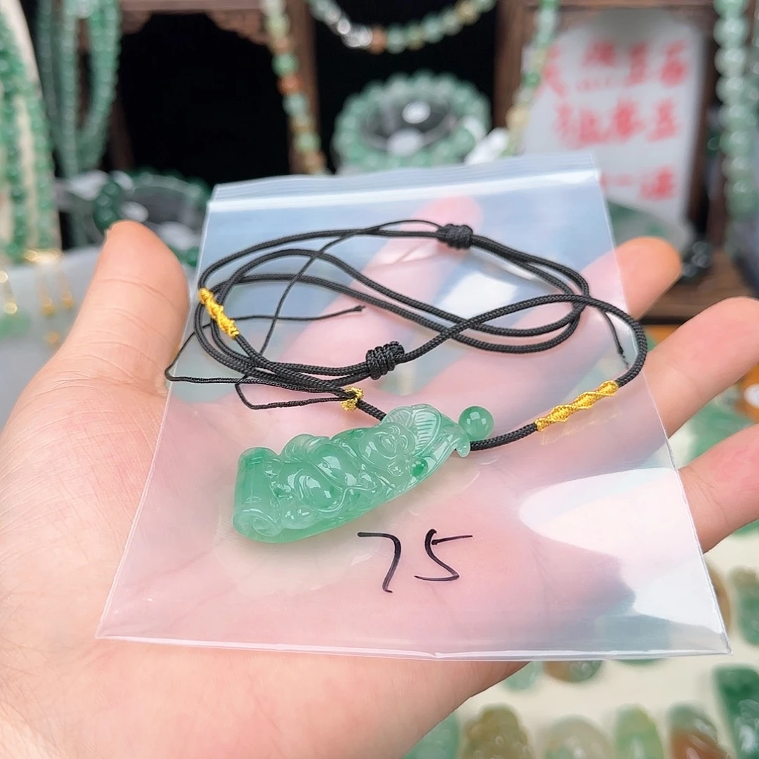 石英质玉颈饰未镶嵌鲍*