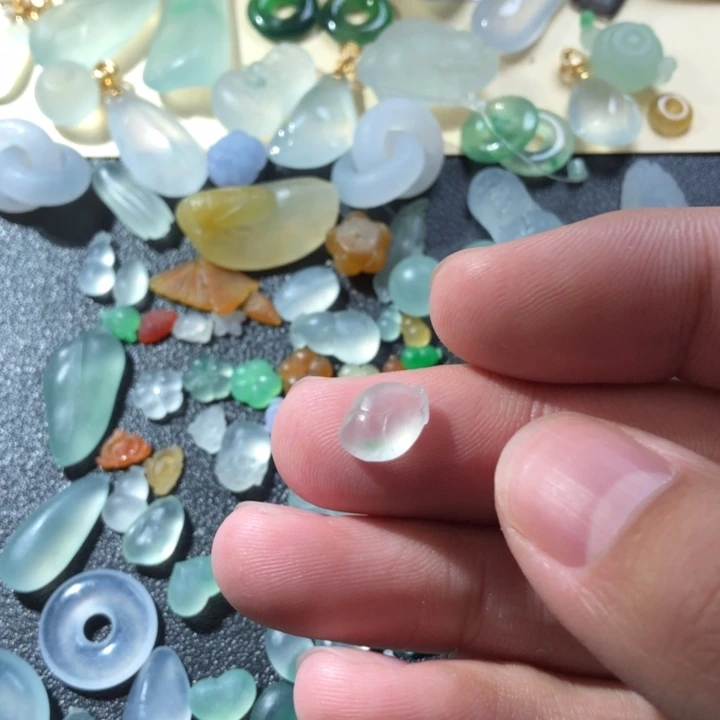 定制翡翠未镶嵌挂件